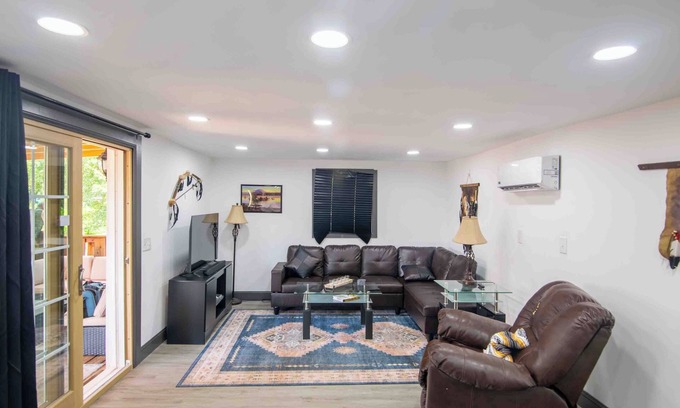 Chattanooga Apartment | 30d+ Two bedroom apartment, each with private bathroom, down town Chattanooga.