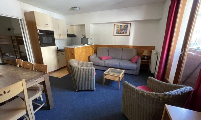 Eaux-Bonnes Apartment | 30m from resort center, 1st floor, view resort, fitness, swimming pool, sauna, balcony, tv