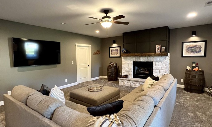 Keene House | 30mins to Railbird, Kentucky Proud Park- Lexington, KY. Ranch home with hot tub!