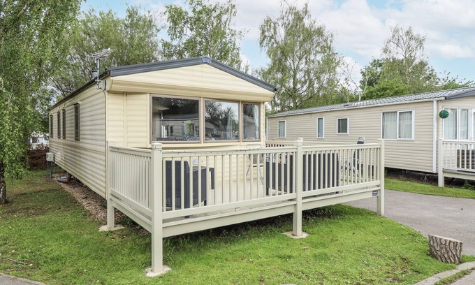 Tattershall Cottage | 31 CASTLE VIEW, pet friendly, with a garden in Tattershall
