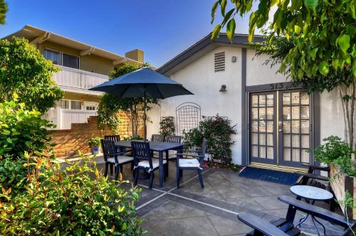 Balboa Peninsula House | 313 E Bay Ave A