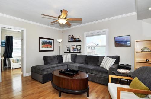 Balboa Peninsula House | 313 E Bay Ave B