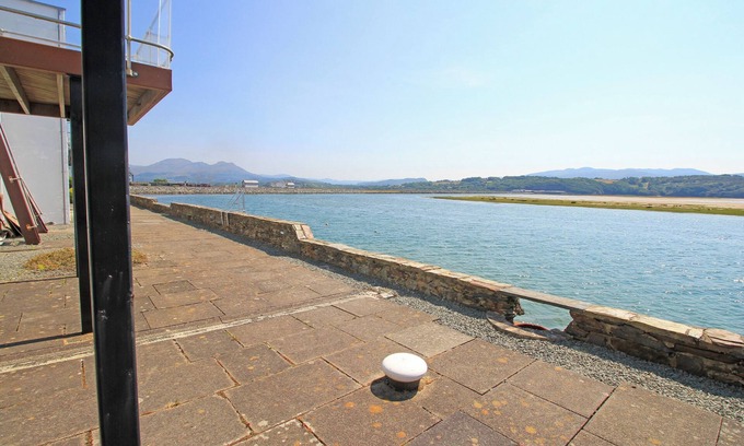 Borth-y-Gest Cottage | 31C South Snowdon Wharf