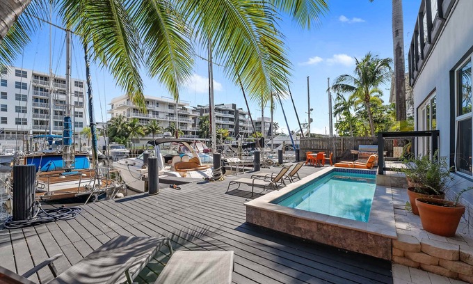 Hendricks and Venice Isles Apartment | 320-1 Las Olas Boulevard