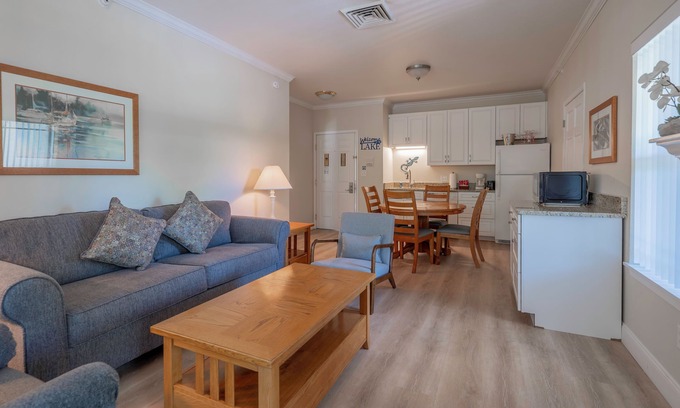 Delavan Lake House | 332 - One Bedroom Condo Suite w/Resort Amenities