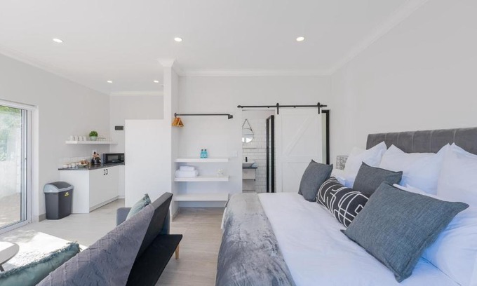 L'Agulhas Apartment | 34.4 Degrees South Studio Apartment