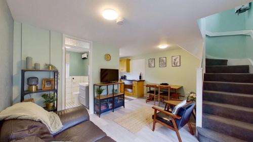 Saint Erth Praze House | 34 Strawberry Hill, Tolroy Manor