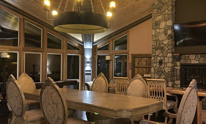 Unorganized Centre Parry Sound Ski Chalet | 340' Sand Beach,17 Beds,10 BDRM,8 WC, Spa Facility, 2,000 SF Entertainment Area