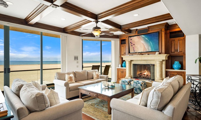 Hollywood House | 3425O Oceanfront Tuscan Villa