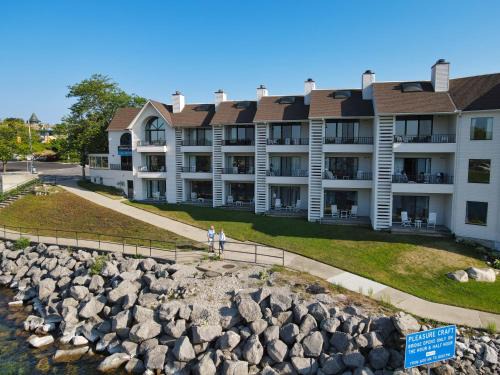 Charlevoix House | 349 Edgewater Inn