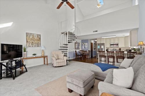 Surfside Beach House | 34j GCR-Ortiz Oasis