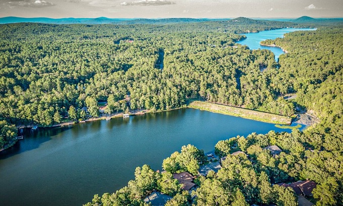 Hot Springs Village House | 35 Alicante Place - A spacious home on the main channel of Lake Pineda in Hot