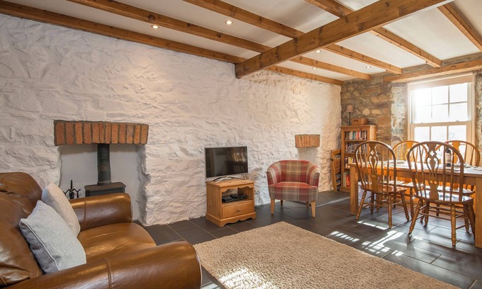 St Davids House | 35 Bryn Road, Holiday Home St Davids, Sleeps 5, 3 bedrooms, bathrooms