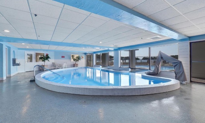 Charlevoix House | 350 Edgewater Inn