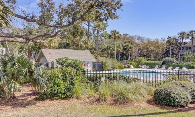 Isle of Palms Cottage | 36 Lagoon Villa by Avantstay Fishing Dock, Views