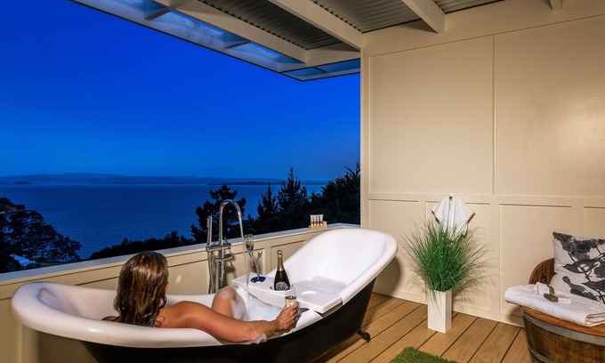Waiheke Island Ski Chalet | 36 sq.m Chalet with large private deck, enjoying amazing sea views!