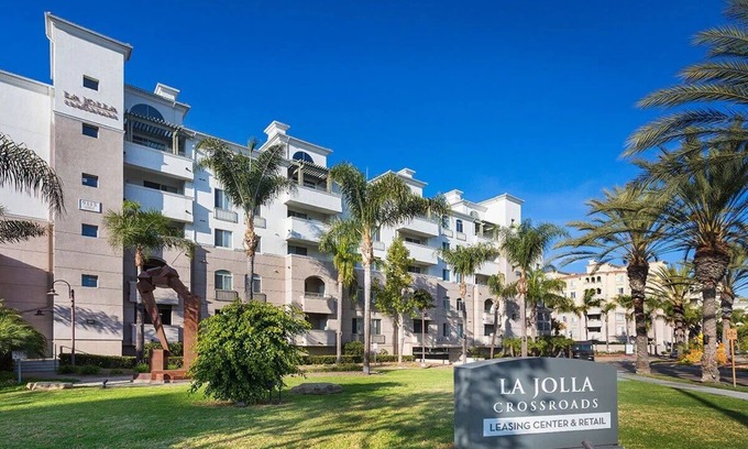 University City Apartment | 360 Luxury Apartment : Sleek 1-Bedroom Apartment with Amenities
