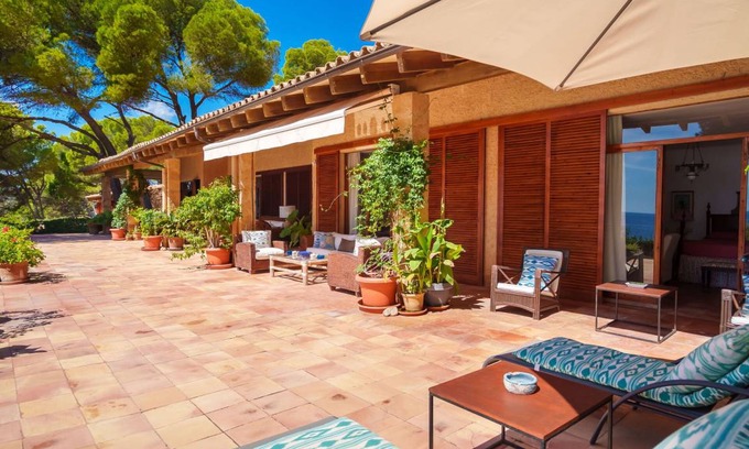 Costa de los Pinos Villa | 360 m² Villa ∙ 5 bedrooms ∙ 10 guests