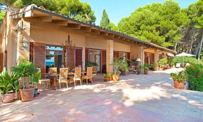 Costa de los Pinos Villa | 360 m² Villa ∙ 5 bedrooms ∙ 10 guests