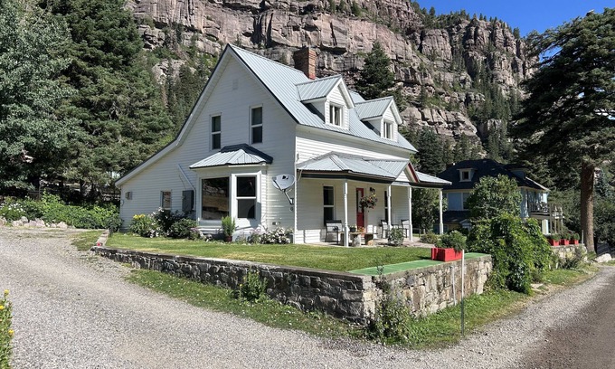 Ouray Cabin | 360 Views! Walk To Main Street and Hot Springs Pool! Relax And Enjoy The View