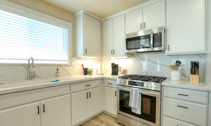 Downtown House | 361 A Hinds 4 Bedroom Townhouse by RedAwning