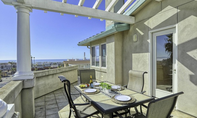 Downtown House | 361 B Hinds 3 Bedroom Townhouse by RedAwning