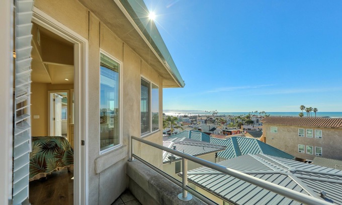 Downtown House | 361 C Hinds 3 Bedroom Townhouse by Redawning