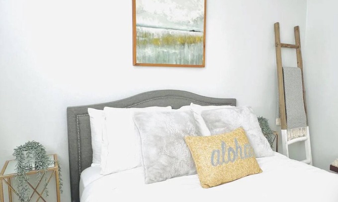 Mission Beach Cottage | 3628 Stylish and Cozy Mission Beach Cottage just steps away from the sand