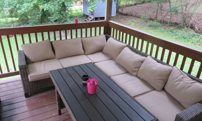 Church Street House | 3755 Unit#1 · Cozy King nr ATL, netflix, Disney, Priv 1/2 Bath