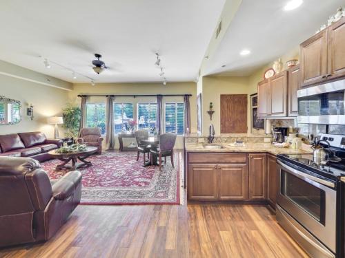 Charlevoix House | 377 Edgewater Inn