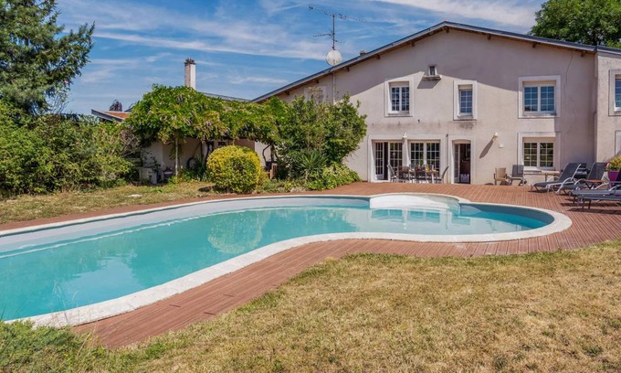 Mereville House | 380 m² House ∙ 8 bedrooms ∙ 15 guests