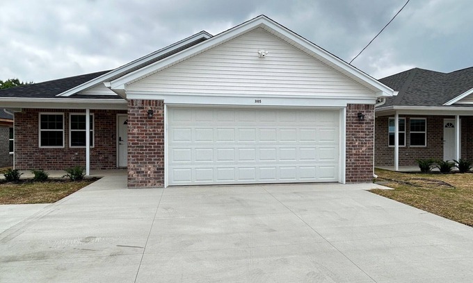 Jeffersonville - Clarksville House | 3805 Hamburg pike,New Home 2025, perfect for a family ,With a Jacuzzi hot tub,
