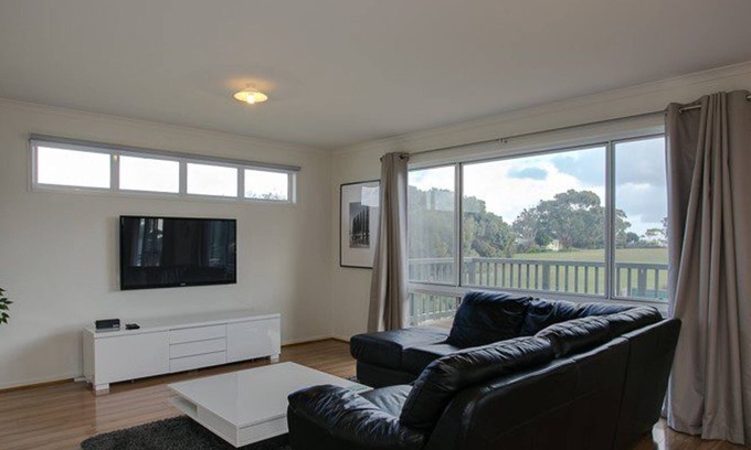 Ventnor House | 39 Bingley Crescent Ventnor - Close to the beach