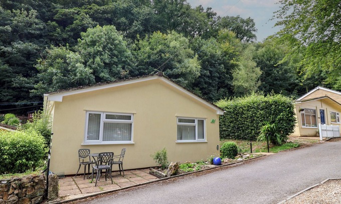 Charmouth House | 39 FERNHILL HEIGHTS, pet friendly in Charmouth