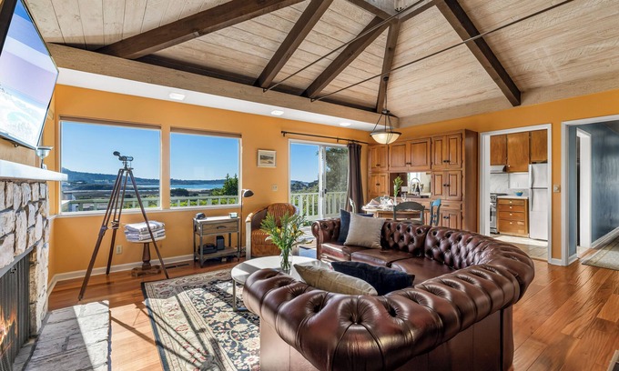 Golden Rectangle House | 3959 Hedgehog - Walk to Town and Beach, Ocean View