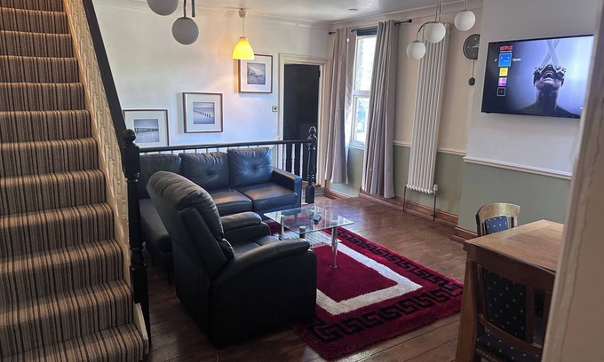 Woolwich Riverside Apartment | 3b-10min City Airport, Parking, No Parties Allowed