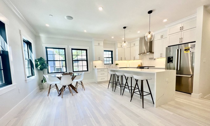 Arlington House | 3B /3B Designer brand new light filled townhouse!