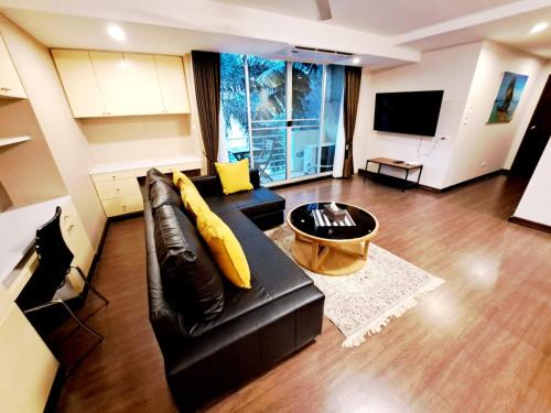 Khlong Toei Nuea House | 3B-Short-term rental allowed-2BRs Downtown Bangkok