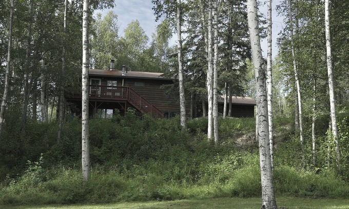 Meadow Lakes House | 3BD/2BA Hideaway Cabin-Style Escape in the Heart of Alaska