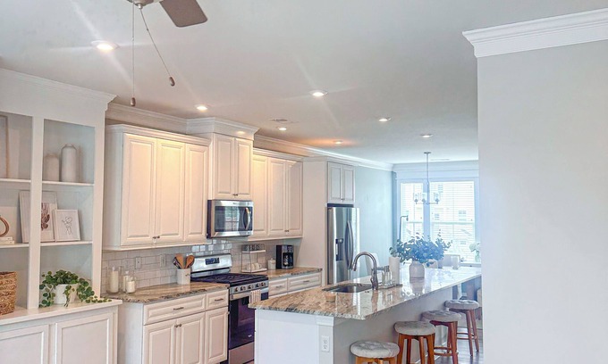 Northwest House | 3Bd 3.5Ba Lux Retreat - Steps to Beach