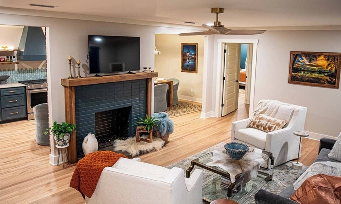 Dothan House | 3BD Adult Retreat - Fire Pit, Putting Green, Mins to DT