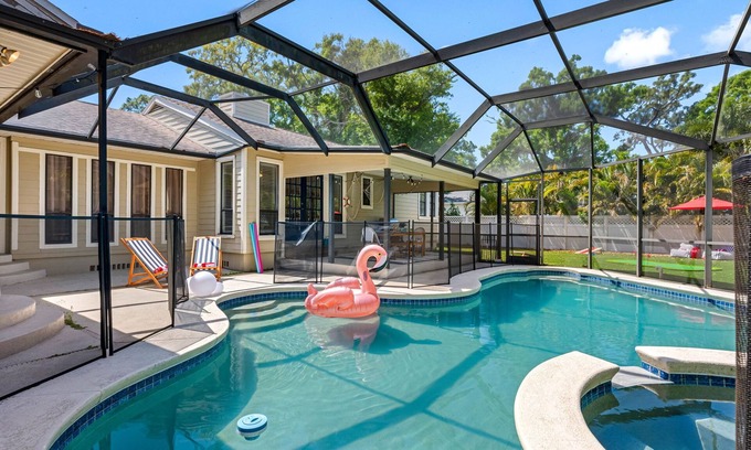 Virginia Park House | 3BD Coastal Getaway - Pool, Mini Golf & Billiards