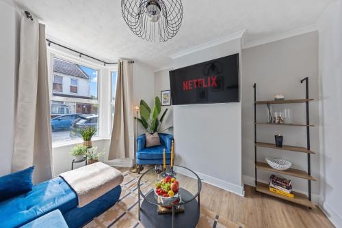 Gillingham House | 3Bd House-Long Stays Welcome