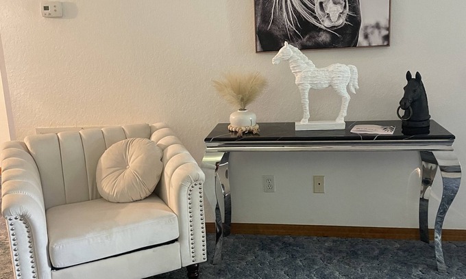 Belleview House | 3BD house sleeps 8-10 Guests, Family Game Room.