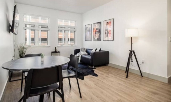 Third Ward Apartment | 3BD Modern Getaway w/ Free Parking