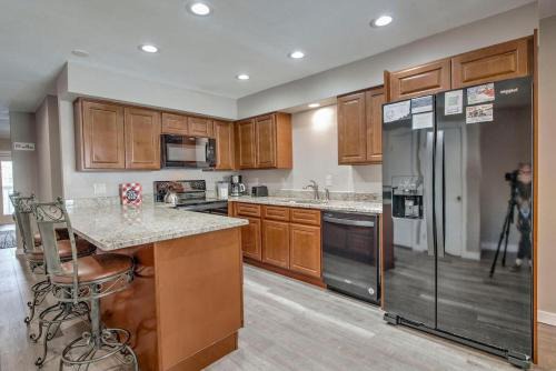 Baldy Mountain House | 3BD Next to Bus Stop, 8 Min To Gondola