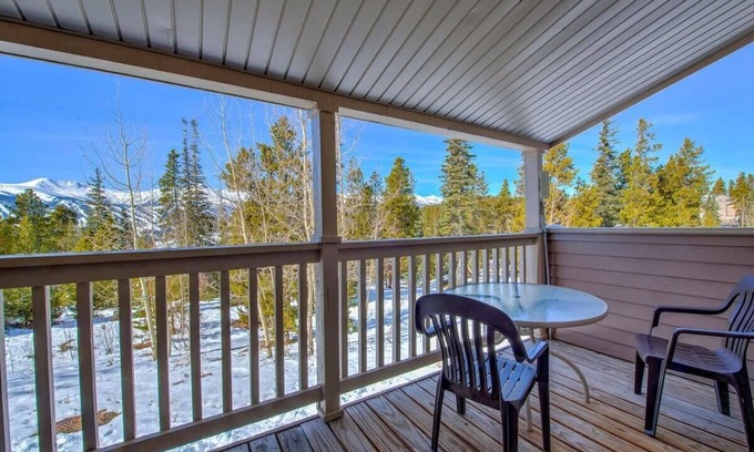 Baldy Mountain House | 3BD on FREE Bus Route, Min to Slopes & Downtown!