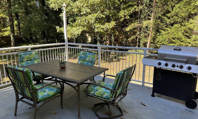 Fayetteville House | 3Bdrm /2.5 bath 2 story quiet neat home. located in Fayetteville close Trilith