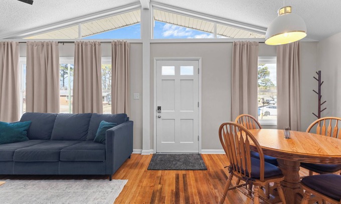 Jacksonville House | 3Bed 1.5 Bath 10 Min to Base