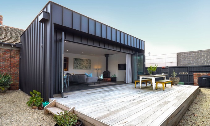 Ballarat House | 3BED| 3BATH| WOOD FIRE| AIR-CON | SLEEPS 8 | OFF STREET PARKING | PET FRIENDLY